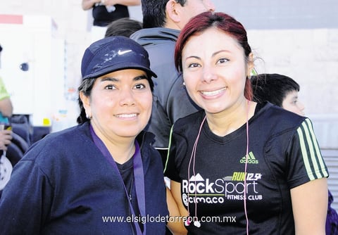 PARTICIPAN EN EVENTO DEPORTIVO.  Vero y Mercedes.