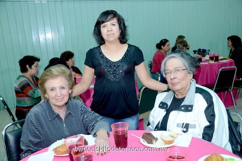 Pilar, Rosy y María Elena.