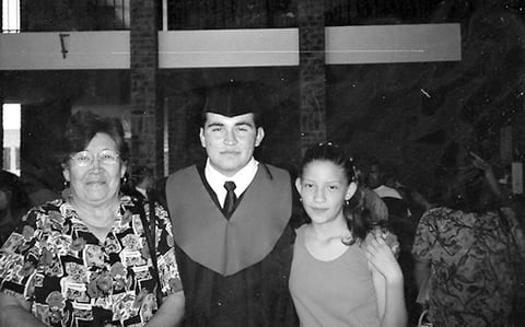 Sra. Manuela Durán con sus nietos Iván y Lilian Galván Martínez