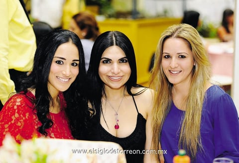 EN RECIENTE FESTEJO.  Mariel, Mariana y Marcela.