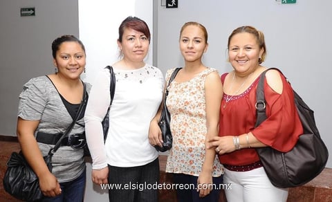 Elena, Violeta, Carolina y Maribel.