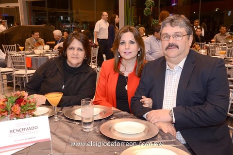 Emma, Teresa y Ernesto.