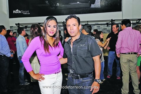 POSAN PARA LA FOTO.  Janeth y Beto.