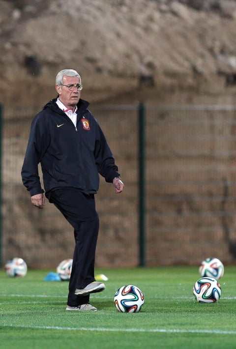 Marcello Lippi que entrena al Guangzhou Evergrande, es sexto con 11.5 millones de euros.