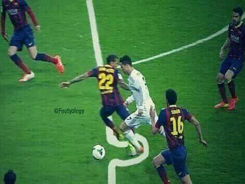 Una cámara oculta en el Santiago Bernabéu grabó el instante del penal cometido a CR7, las imágenes muestran una perspectiva diferente que podría costarle una sanción al hombre de blanco...