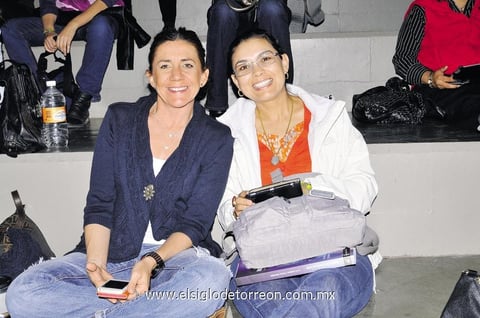 EN CONFERENCIA.  Mayte Echeverría y Maira Sicairos.