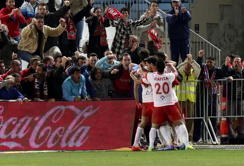 Alexis Vidal que se fue al suelo para un nuevo penal, Verza no falló y firmó la voltereta.