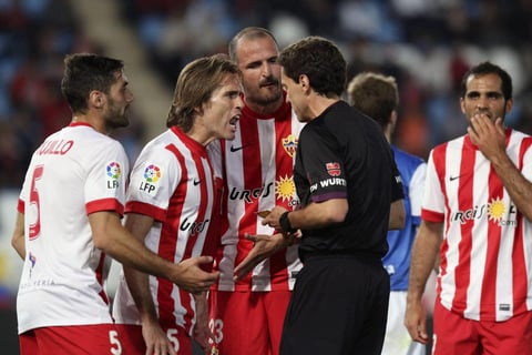 Angel Trujillo cometió mano dentro del área para que el árbitro decretara penal.