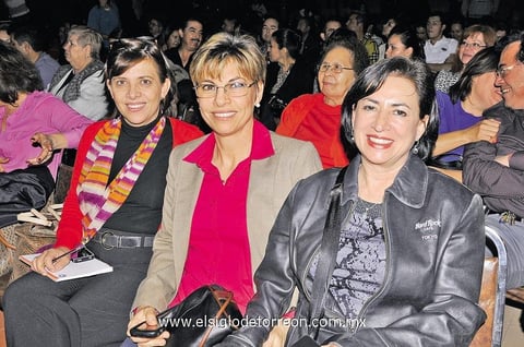 ENTRE AMIGAS.  Pamela, Elena y Blanca.