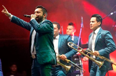 Enloqueciendo la Cumbre Tajín, despertando gritos e incluso peleando por la ropa interior que les era lanzada, La Banda El Recodo de Cruz Lizárraga cerró las actividades en una jornada que finalizó la edición del festival.