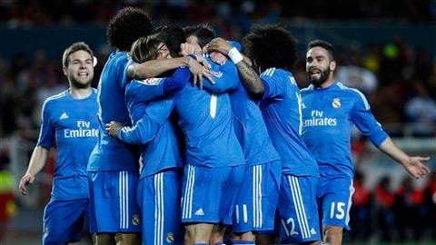 El Real Madrid celebra su único gol en el partido contra el Sevilla que termino con un marcador de 2-1.