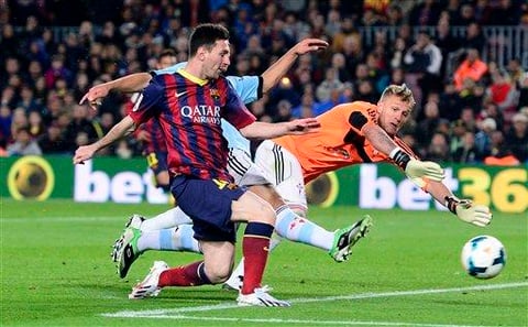 Messi, quien controló un nuevo pase de Iniesta y sorteó al arquero antes de impulsar el balón a la red.