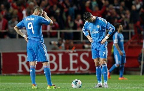 El Real Madrid no pudo con la presión y cayó en campo del Sevilla 2-1.