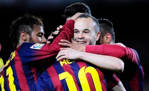 El Barcelona intensificó el miércoles su escalada por la cima de la liga española y venció por 3-0 de local al Celta de Vigo, con dos goles del brasileño Neymar y otro del argentino Lionel Messi.