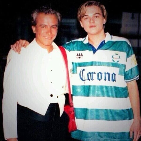 Ha destacado una fotografía del actor Leonardo DiCaprio lucieron la playera del Santos durante las grabaciones de la película Titanic.