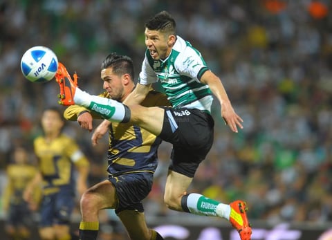 Tras el gol Santos poco a poco empezó a acomodarse en la cancha y a generar jugadas de peligro.