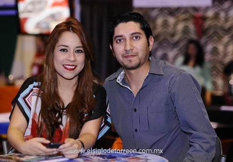 29032014 EN EL COLISEO.  Denisse y Arturo.