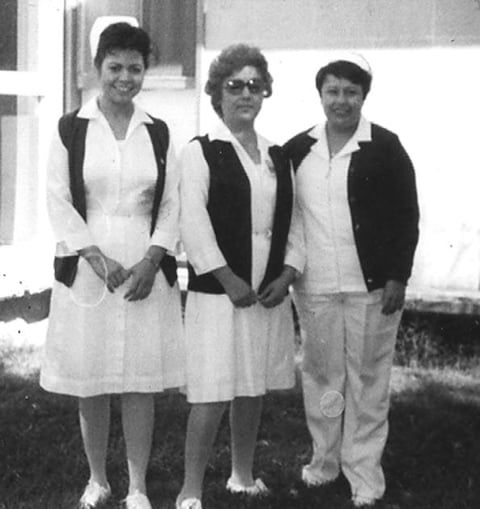 Irma Martínez Benítez, Leonor Soto Adame y Nienau Vargas, en la Clínica 46 del IMSS, en Gómez Palacio, Durango, en diciembre de 1970.