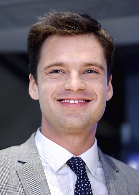 El actor estadounidense Sebastian Stan también acudió al acto donde harían sonar la campana de apertura.