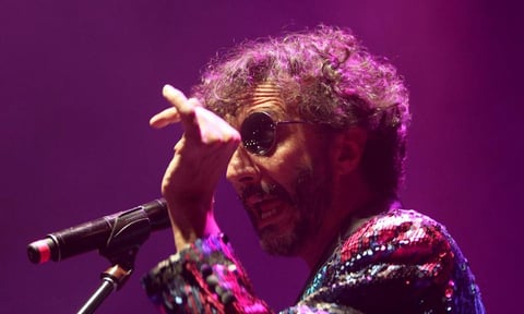 "Gracias por acompañarnos tantos años; somos una familia. Los amo. Ojalá América se abrace y nos ayudemos a salir adelante, todos nos lo merecemos", se despidió al despertar los gritos de "otra" y complacer con El diablo de tu corazón, con la cual salió del escenario.