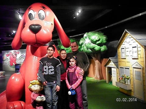 Familia Hernández Lozano en el Planetario Alfa de Monterrey, Nuevo León.