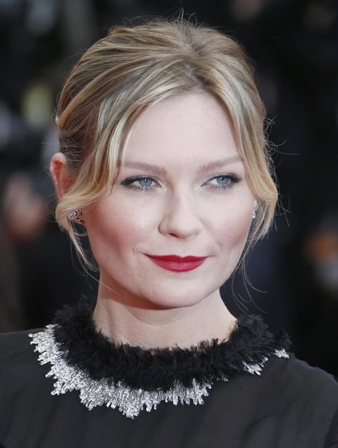 Ejecutada en la guillotina, la monarca francesa, María Antonieta, ha pasado por la piel de diversas actrices, incluidas Kirsten Dunst en 2006.