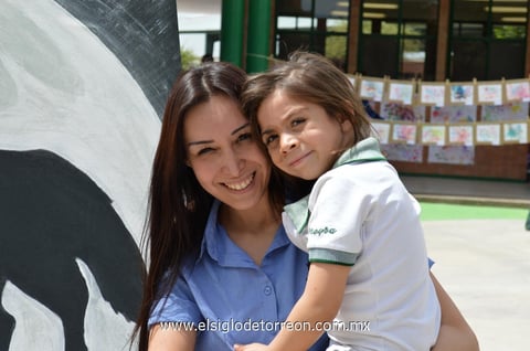 05042014 EN EL 'COLE'.  Karla Belmonte y Miranda de la Fuente.