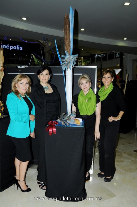 05042014 Juanita, Cristina, Rosy y Chela, ganadoras del primer lugar.