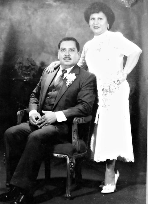 Ramiro Facio Rosales y María Elva García Mesta festejan sus Bodas
de plata.