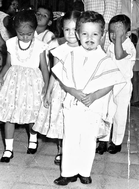 Ing. Luis G. Betancourt Caballero en una fiesta revolucionaria en 1970.