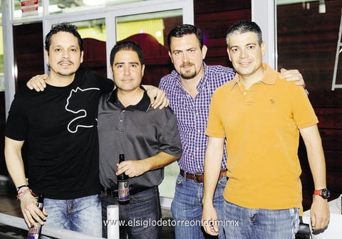 06042014 Ricardo, Ricky, Javier y René.