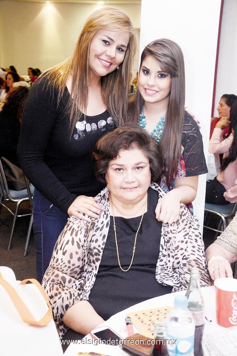 06042014 TARDE DE BINGO.  Leticia, Viviana y Leticia.