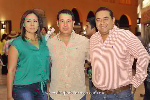 08042014 Azucena, Arturo y Cara.