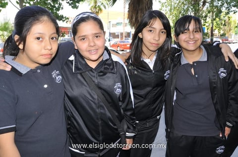 09042014 COMPAñERAS.  Hanna, Karen, Ale y Cecilia.