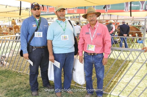 09042014 EN EVENTO GANADERO.  Fernando, Juan Fernando y Antonio.