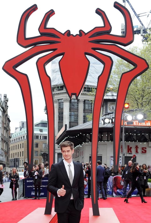 El protagonista de la cinta, Andrew Garfield fue el más esperado en la alfombra roja.