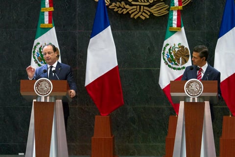 40410080. MÃ©xico, DF.- El presidente Enrique PeÃ±a Nieto y  mandatario francÃ©s, Francois Hollande firmaron documentos y hablaron con los medios de comunicaciÃ³n.
NOTIMEX/FOTO/CARLOS PEREDA MCIÃO/CPM/