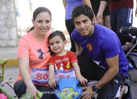 10042014 Fernanda, Michelle, Fernanda y Eder.