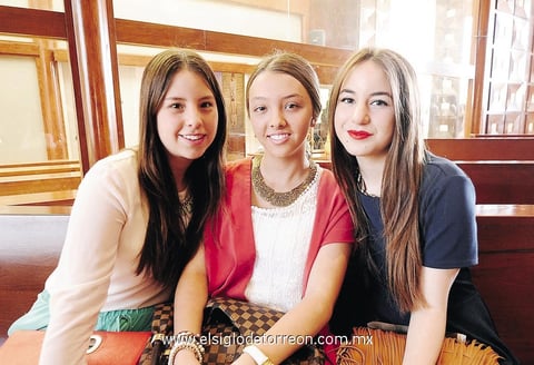 11042014 EVENTO ECLESIáSTICO.  Mony y Lily.