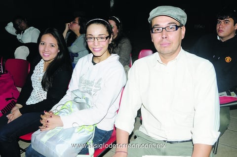 10042014 Karla Hernández, Salma Talamantes y Julio César Félix.