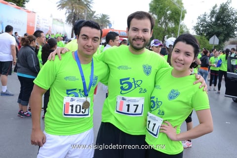 11042014 CARRERA ATLéTICA.  Marco, Ismael y Fanny.