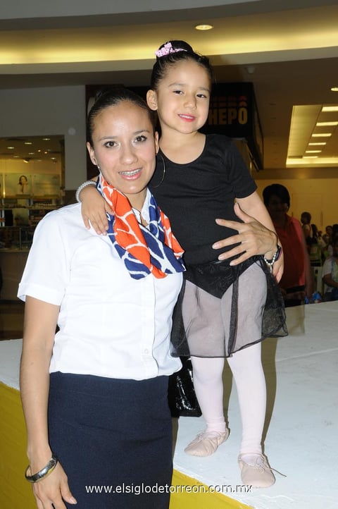 11042014 Lupita Romero y Victoria González.