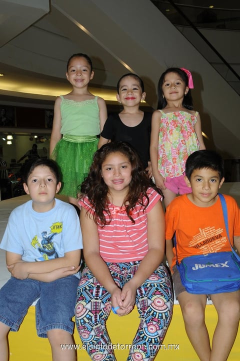 11042014 Andrea, Aillé, Regina, Jorge Esteban, Marifer y Sebastián.