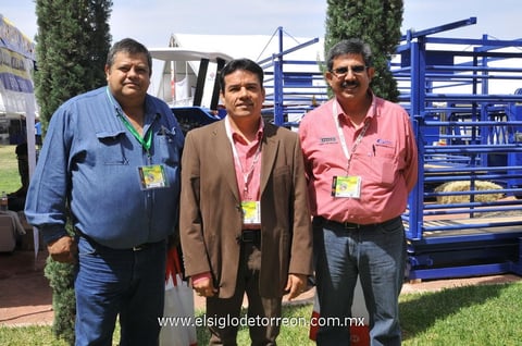 12042014 ENTRE AMIGOS.  Arnoldo, Armando y Martín.