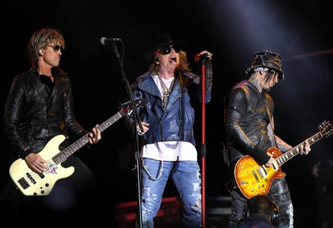 La euforia estalló cuando cantó "Sweet child o' mine", uno de sus éxitos históricos, y puso a suspirar a sus seguidores con la romántica "November rain".