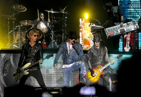 La mítica banda estadounidense de rock Guns N' Roses, liderada por Axl Rose, enloqueció a sus miles de fanáticos en el estadio de la ciudad boliviana de La Paz, donde tocó por primera vez en el marco de una gira latinoamericana.