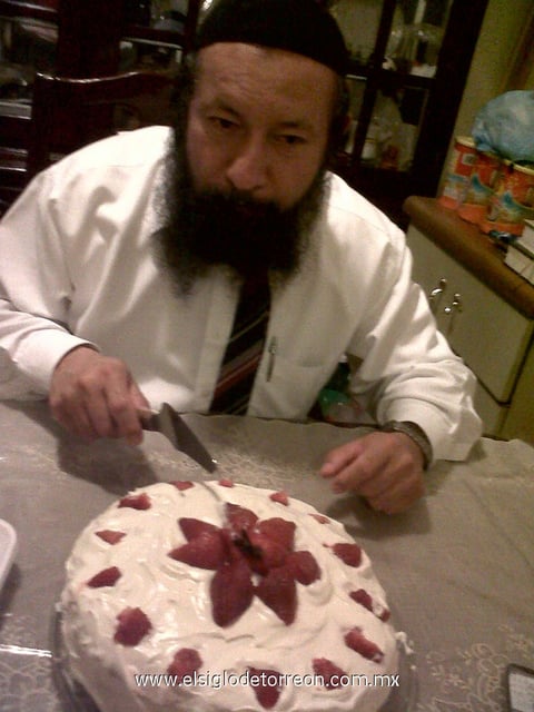 13042014 Sr. Moshé Yonathan Mainchenier Gabay en el día de su cumpleaños.