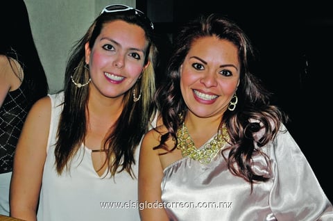 13042014 AMIGAS.  Yéssica y Gaby.