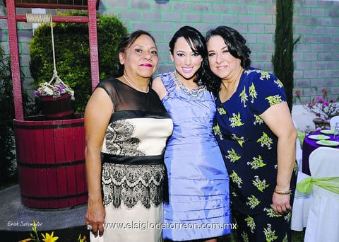 13042014 Srita. Melissa Sánchez Velázquez lució muy feliz en su fiesta de despedida.- Érick Sotomayor Fotografía