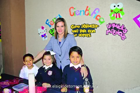 13042014 Miss Lucy Muñoz, Alan Michell Zamarrón, Paula Castro y Andrés Medina.